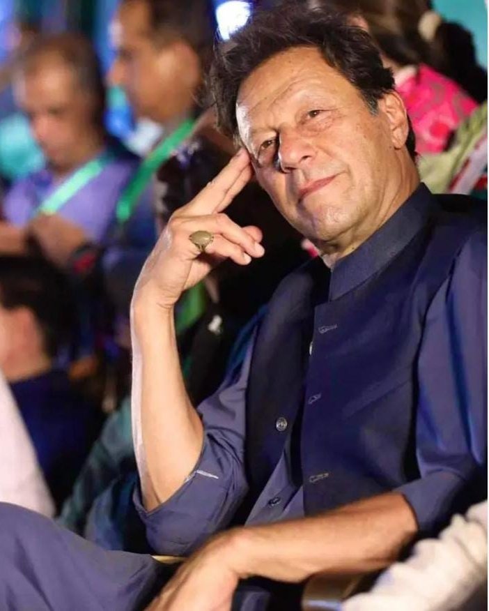 Asadullahsattar's tweet photo. لوکاں نے دو دو یار بنا ئے 
کیسے نے اف نہ کیتی ہا ئے 
آسان اکو یار بنا یا تے رولا پے گیا https://t.co/gfxJC93VUS