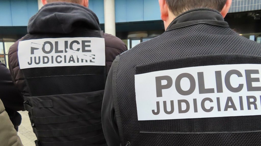 info_Paris_IDF's tweet photo. 🔴 FLASH - #MantesLaJolie : Un homme de 32 ans a été #battu à mort samedi. 

👉 Retrouvé grièvement blessé et inconscient dans la rue, #Amadou a succombé à ses blessures à l'hôpital. Une enquête est ouverte. (Actu17) #Yvelines https://t.co/UOpmu4msVS