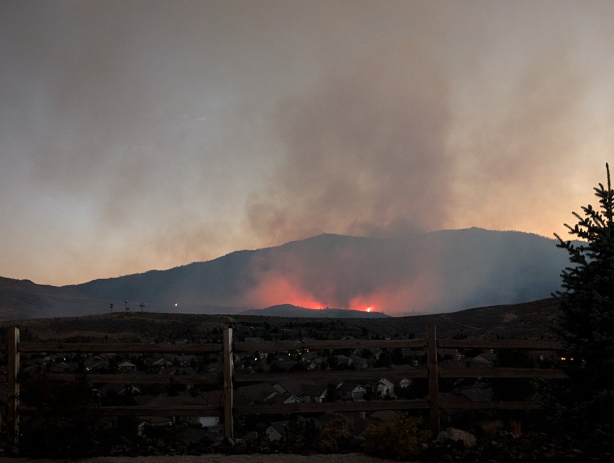 WatchOutBelow's tweet photo. Verdi, NV fire as seen from Reno, NV (Somersett). #verdi #verdifire #quilicyfire https://t.co/5bh2bGzcVI