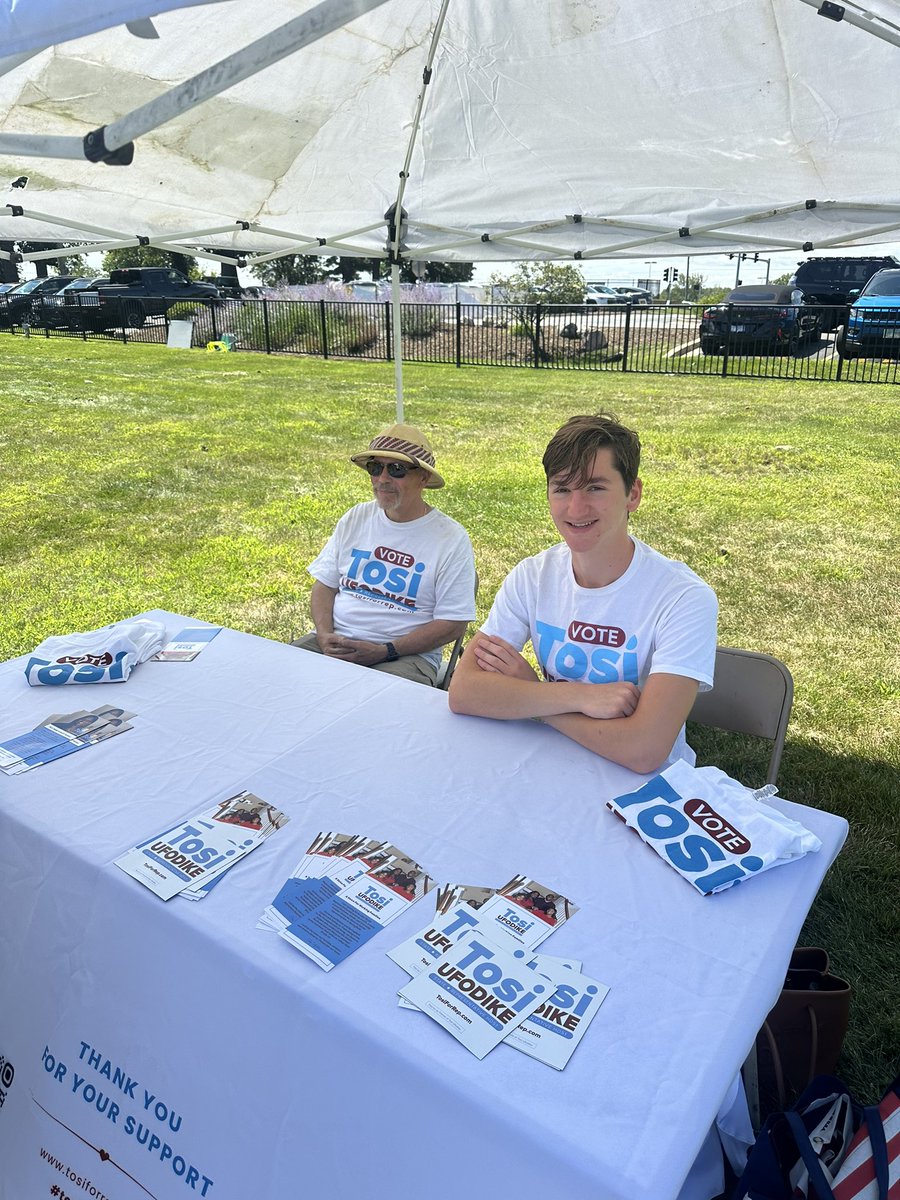 mrsufodike's tweet photo. Amazing day meeting so many Team Tosi supporters at Unplugged Fest π
Thanks for all the support πΊπΈ To our amazing team of Volunteers-You guys Rock! #unpluggedfest #tosiforrep #SundayFunday #StateRep #vote https://t.co/NCuxX9XivM