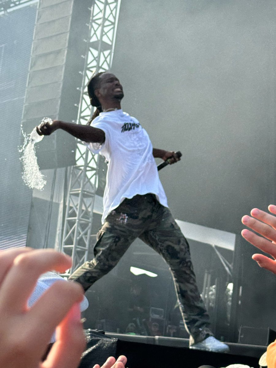 jesjefferson's tweet photo. @KB_HGA thanks for the shower @Amplify_Fest yesterday. It really did help with the heat. https://t.co/zCl3lF5nff