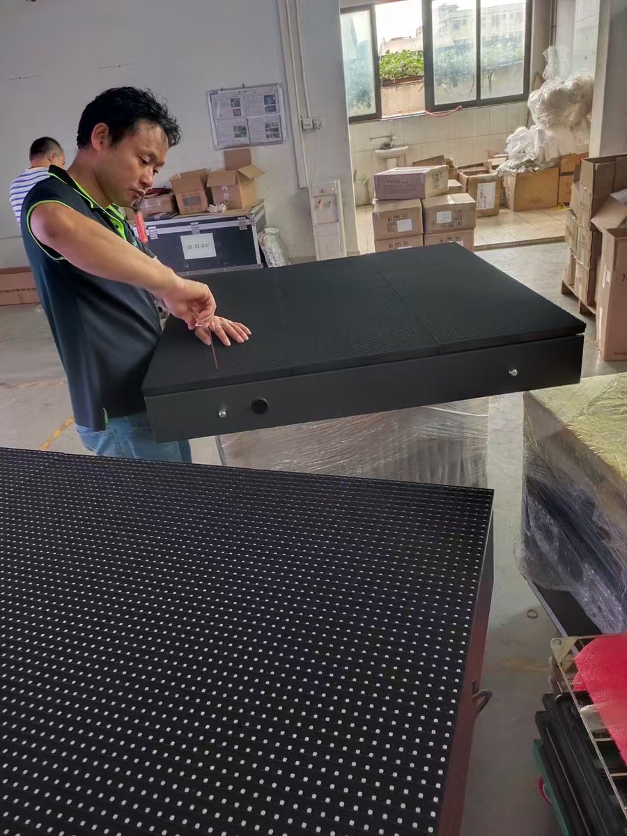 TracyHu16's tweet image. P10 outdoor front service led module, 320*320mm, 
960*960mm assemblig now.
#Frontservice #outdoorledmodule #ledpanel #leddisplayscreen #ledvideowall
#P2.9, P3.9 #P4.8 #P4 #P5 #P6 #8 #10
call me rihgt now.
email: tracy@szscree.com
whatsapp: +86 13425244569 
wechat: +86 18316843344