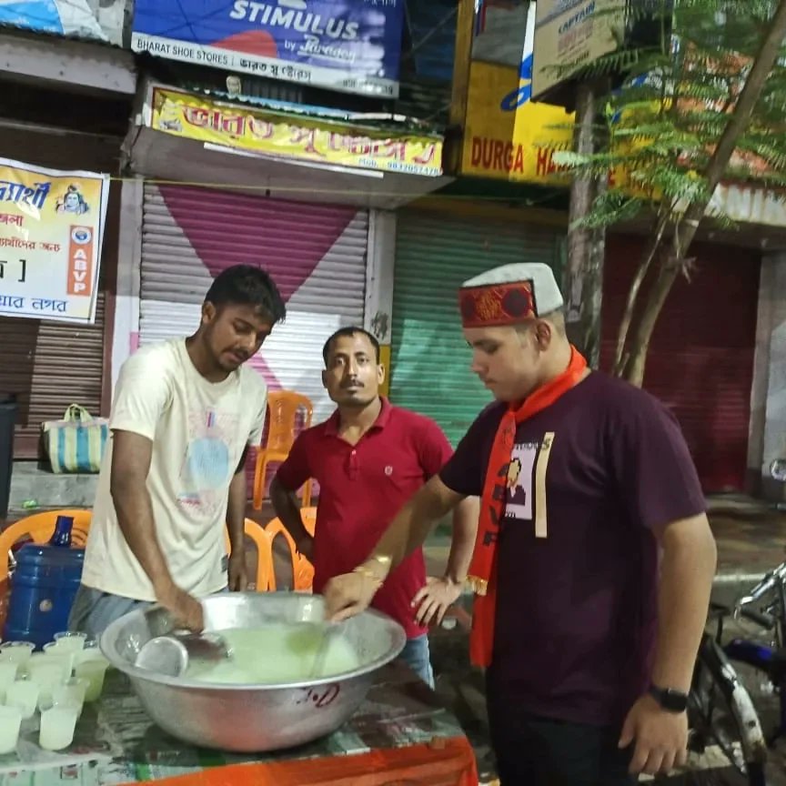 ABVPAPD's tweet photo. ABVP আলিপুরদুয়ার নগরের পক্ষ থেকে বানেশ্বর যাত্রা করা সকল পুন্যার্থী জন্য জল ছত্রের আয়োজন করা হয়েছিল..  

#ABVPAlipurduar https://t.co/MtsZPKyC5u