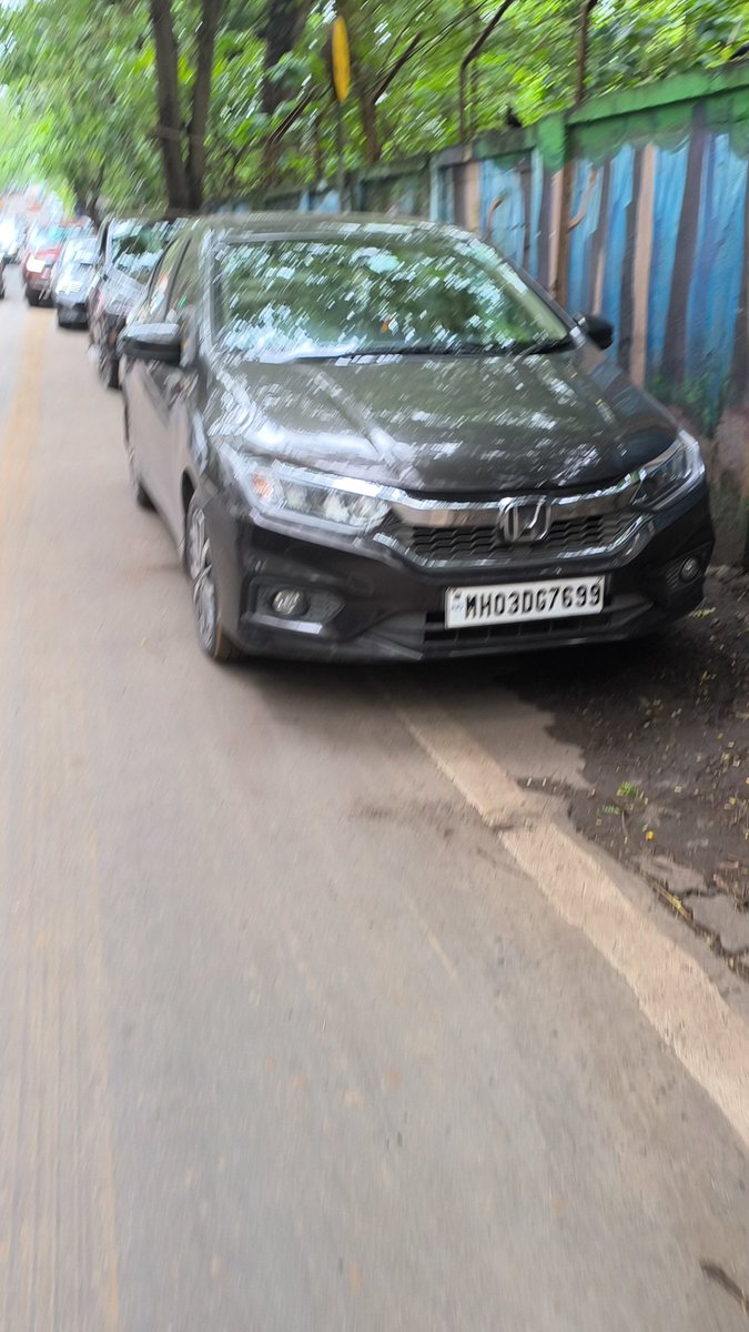 sandeeppathak82's tweet photo. @MTPHereToHelp @mybmc #NoParking Mohan Gokhale Road l, Opp Oberoi International school 
1 of 3 https://t.co/A3mb4pIkK8