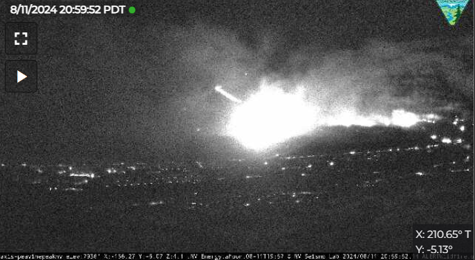 chitownDJ's tweet photo. Not good on the #QuiliciFire #QuilicyFire for a Verdi and Mogul perspective from Peavine Peak. https://t.co/Uh4bwvu1DX