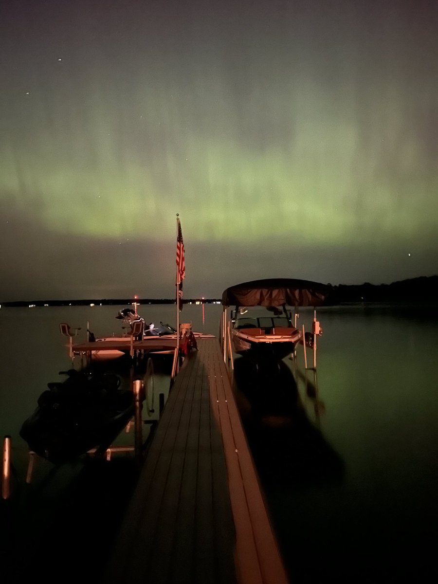 Northern lights at the lake