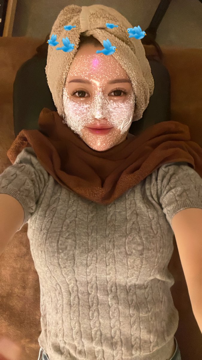itadakifujiko's tweet photo. 私は詐欺には引っ掛からないのだ。
お姉さんと数十分、言い合いして一回じゃできないって言うなら帰りますと言ったら、仕方なしにやってくれた。

おいおい、最初からコースでやるなんて言ってねーよ。

これは麻酔中！
針で刺していくのがポテンツァ💉
痛いよ痛い😰

全ては朝倉未来のために。 https://t.co/1udePG6N3R
