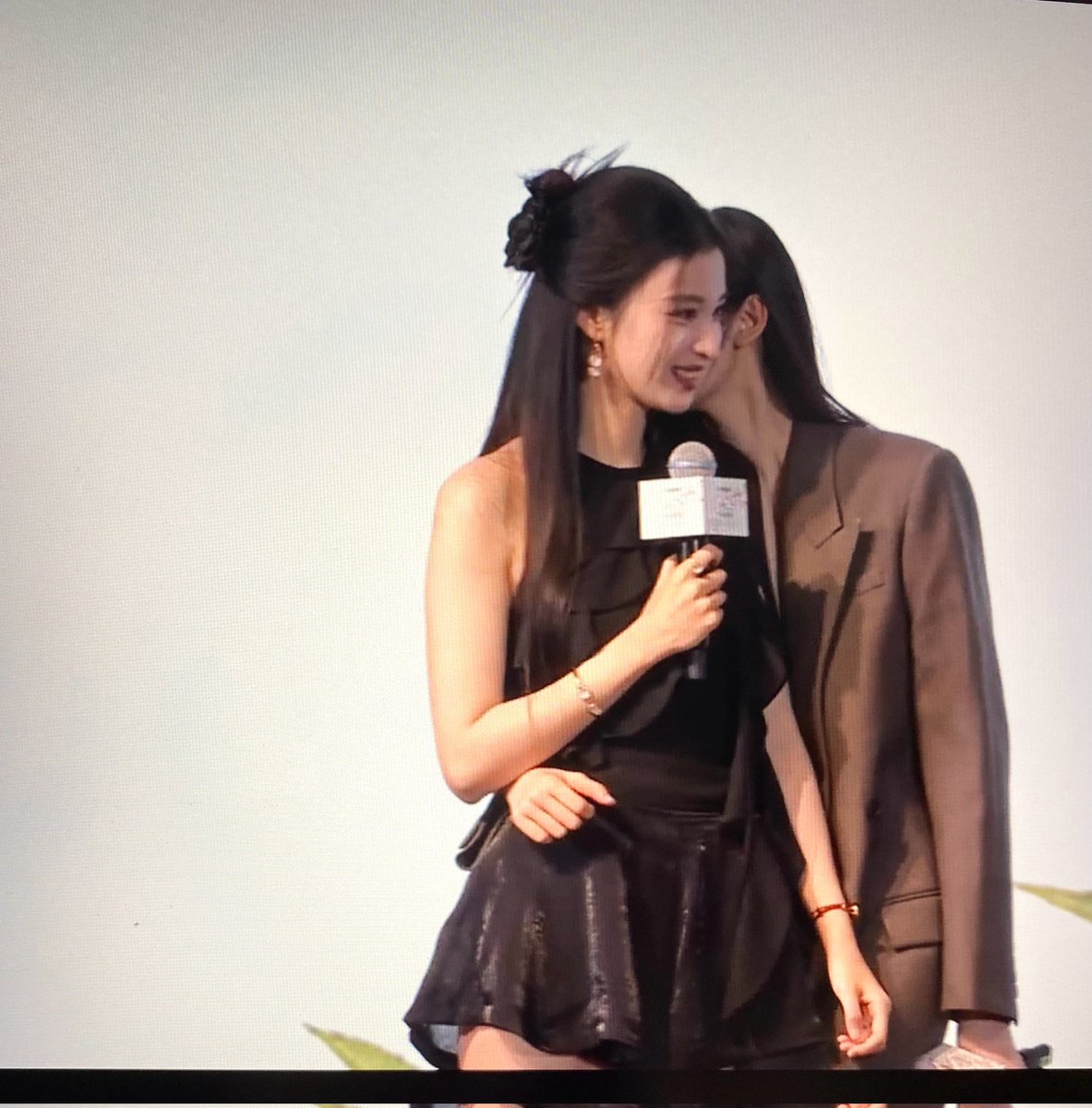 Yhannie26105222's tweet photo. I found my ship in this series hahaha #wangchuran #王楚然 
#liulingzi  #Liuzhouji #柳舟记 #AreYouTheOne https://t.co/rFRdtS3x4R