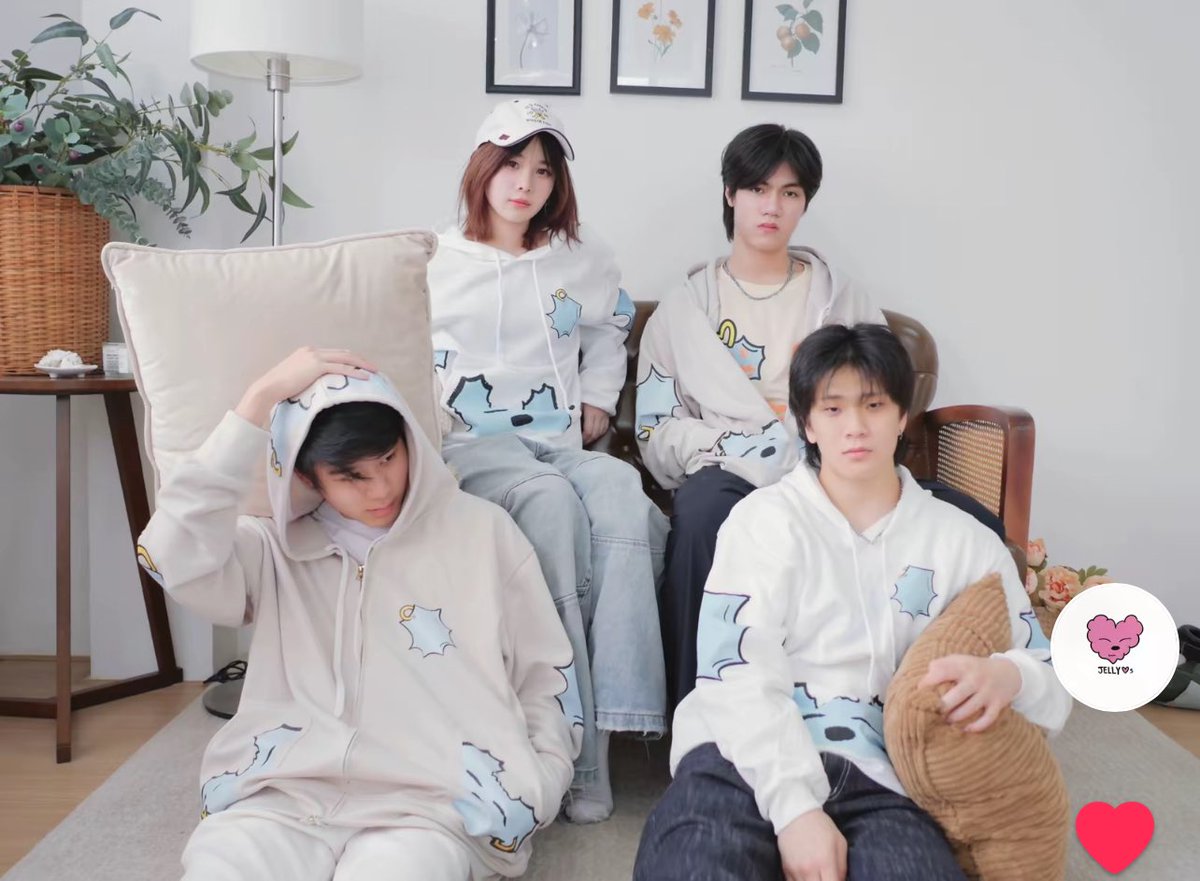 SPKristaShim_TH's tweet photo. Jellyhearts คืออะไร คอยติดตามได้ที่👇🏼
IG: j3llyhearts
https://t.co/Y1FU4ZmnyW
TikTok: jellyhearts
https://t.co/r8S2WH5mrA
#jellyhearts #kellyshim #kellysh1m #kristashim #flowersforkrista https://t.co/f7NDfQPHKT