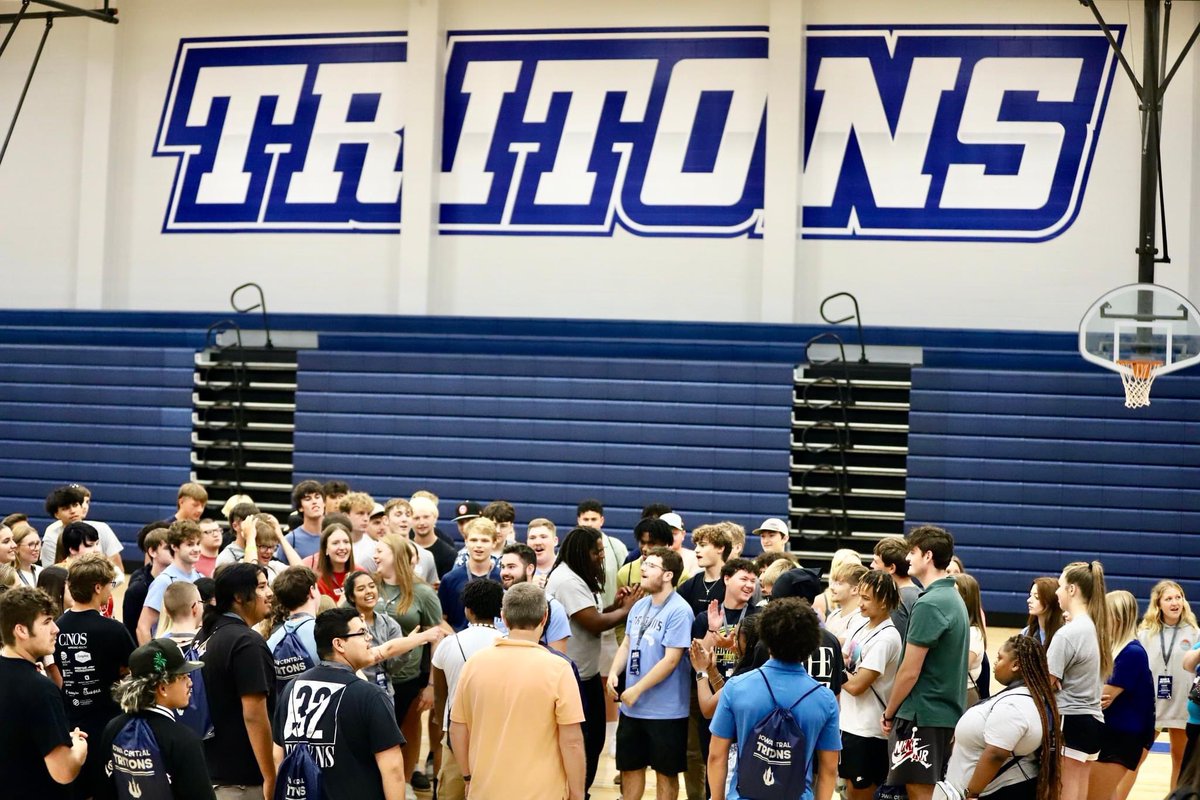 IowaCentral's tweet photo. We welcomed over 750 #FutureTritons and guests to campus for our Triton Orientation Days! #TritonNation is the place to be! If you couldn't make it in person, join a special virtual session on Friday (8/16) from 2:00-3:30 PM! Register now at https://t.co/OL4LhfHOt1. π± #BeATriton https://t.co/wi8uF5tWR5