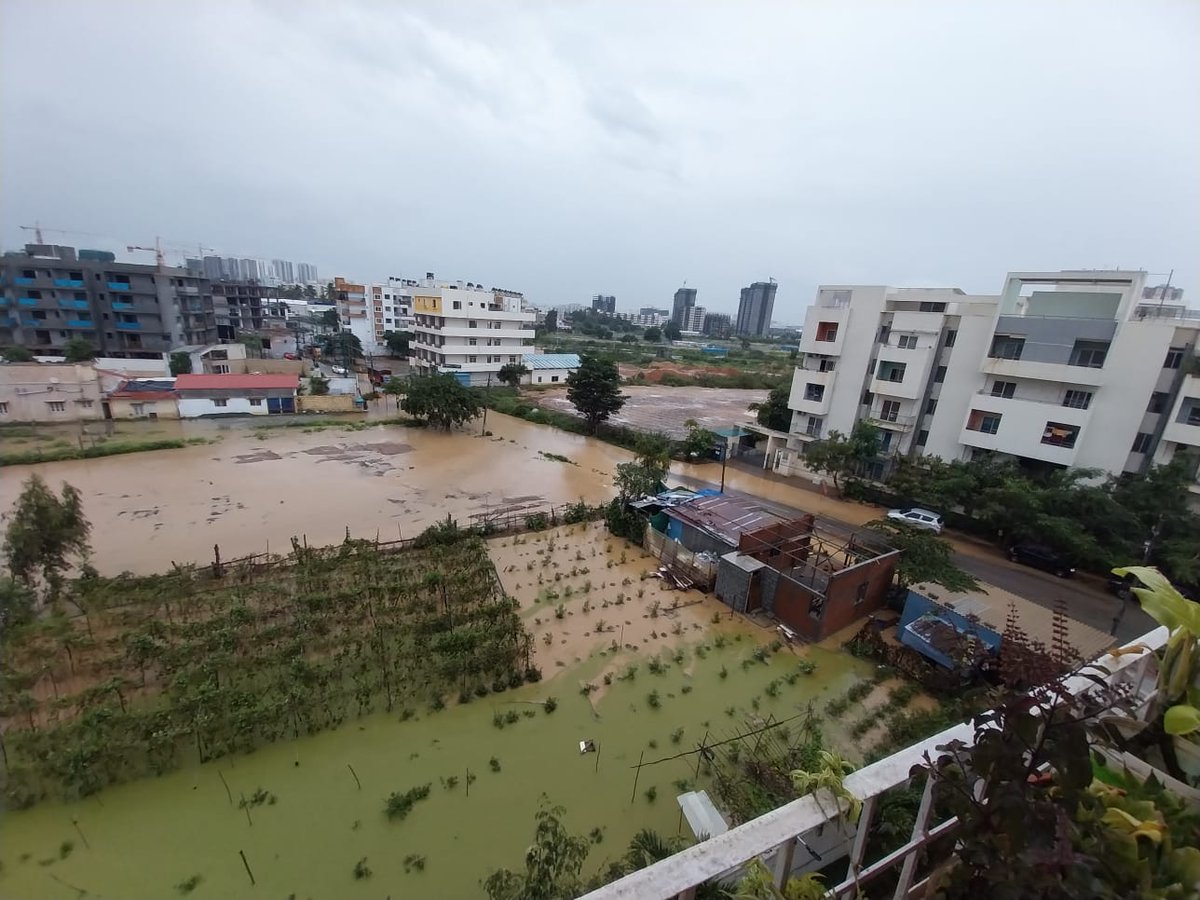 BalagereConnect's tweet photo. Exclusive view of #BrandBengaluru , don't confuse it with some Europe city as rivers pass through cities.
#varthur #Gunju & #Balagere are worst hit by yesterday's rain.. Thanks to all incomplete projects @Bbmpcares @MALimbavali @DKShivakumar https://t.co/NqczacfqCD