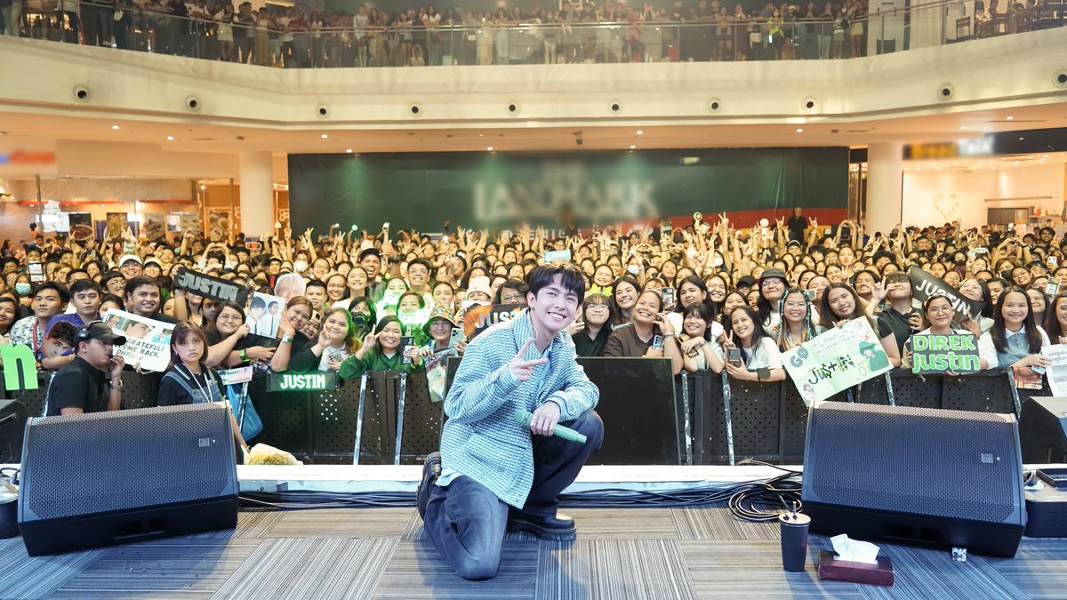 Yesterday was chill and fun! It was my first time doing a live duet, and it was with <a href="/dhrvie/">Dhruv</a>. Thank you Sony, Dhruv and sa lahat ng pumunta!

kaibigan ni DHRUV 
#justin #JustinAtAyalaMallsManilaBay