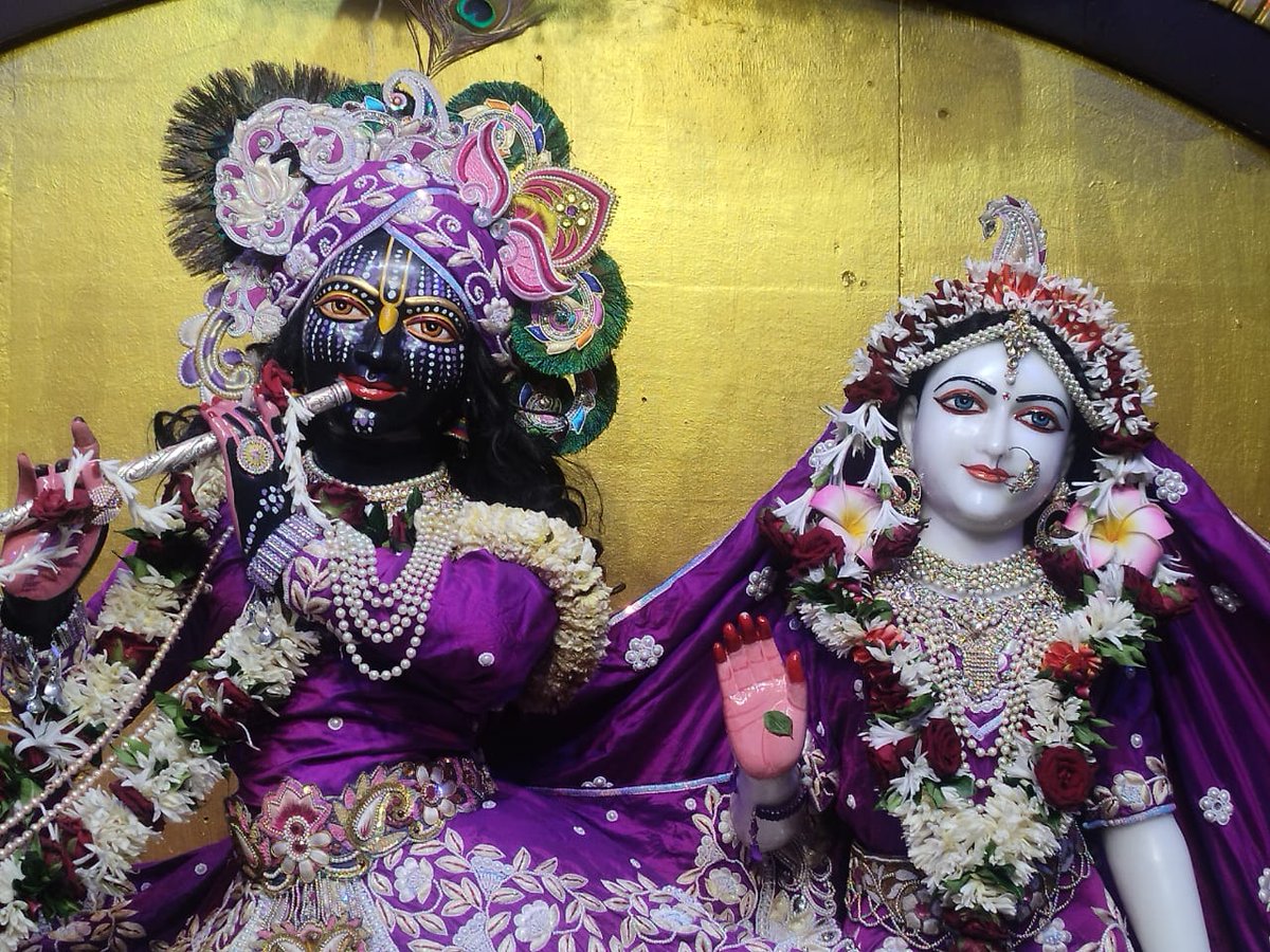 IskconAmravati's tweet photo. ━❀꧁𝐻𝑎𝑟𝑒 𝐾𝑟𝑖𝑠ℎ𝑛𝑎꧂❀━

     🙏🏽 Sringar Aarti Darshan 📿
   🌷Sri Sri Rukmini Dwarkadhish || ISKCON Amravati🌷

  ━❀꧁12/08/2024 ꧂❀━

#iskcon #iskconamravati #HareKrishnaHareRam #Temple #radheradhe #krishna #JaiShriRam #Paris #Olympics #HindusUnderAttack https://t.co/bBlF3HSr8s