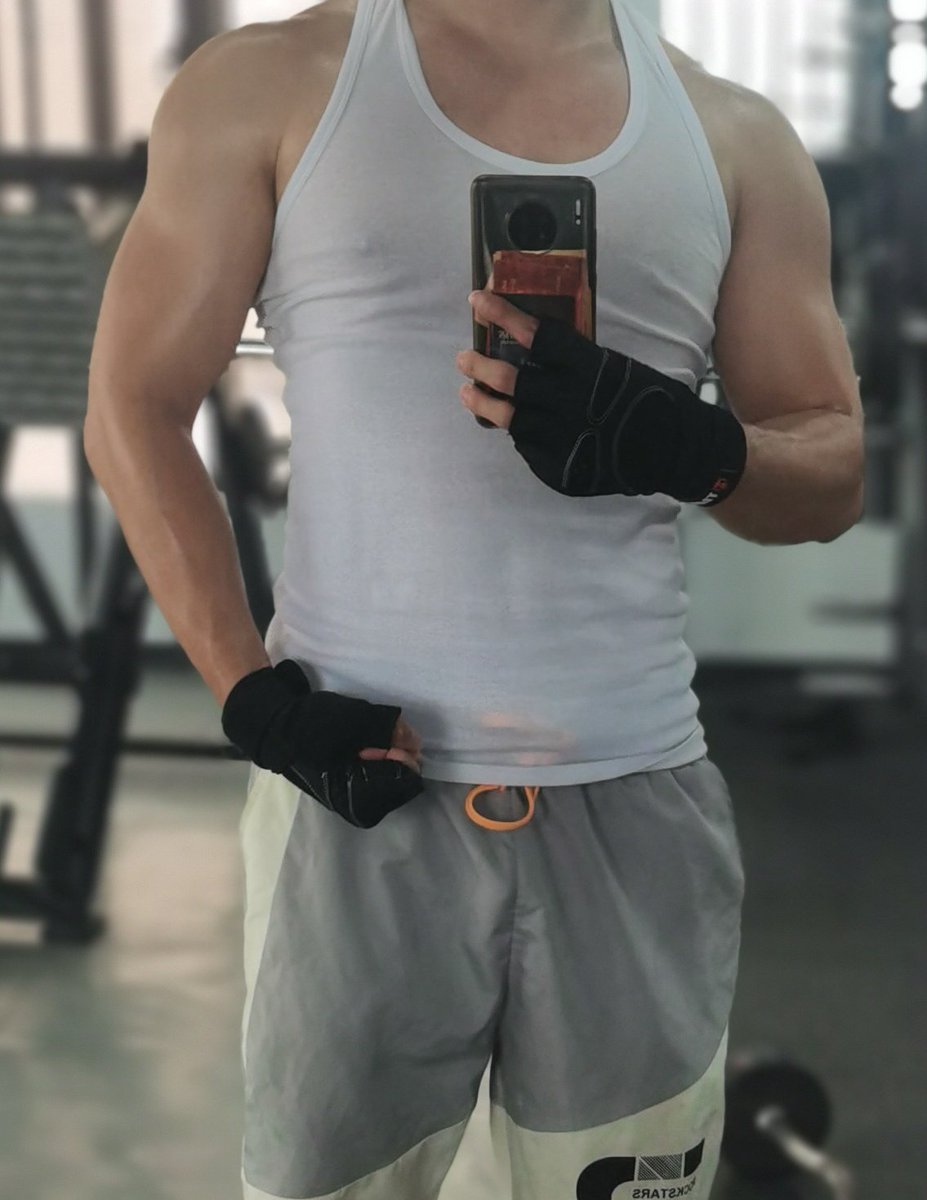 人前一本正经，也就只能在网上骚一骚了