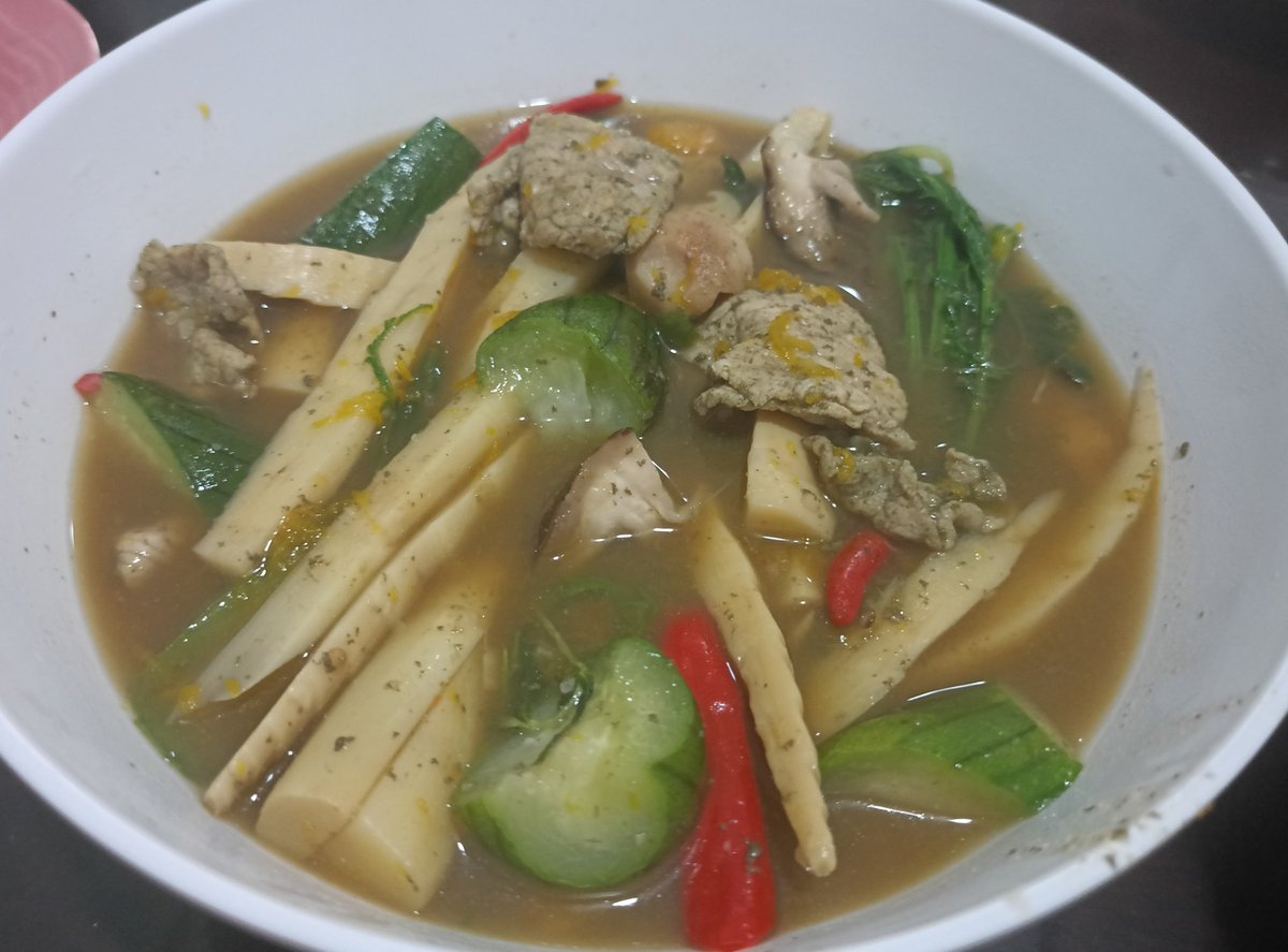วันนี้หยุดปาร์ตี้ แต่งตัวแต่งหน้าทำงานบ้าน ทำกับข้าวกินเองเสียบ้าง^^
