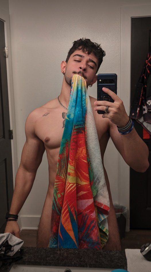 Say ''please'' if i should drop the towel in your dms 😆