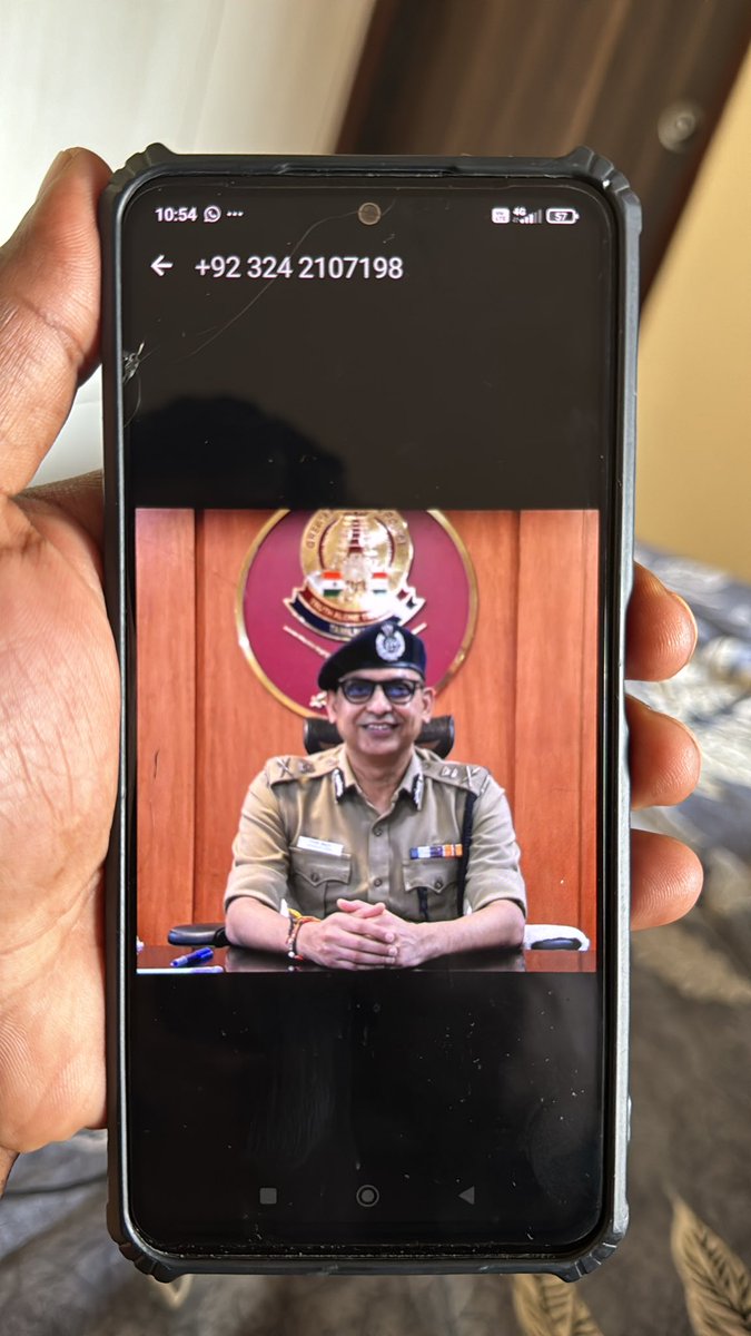 danieljoseph93's tweet photo. @tnpoliceoffl receiving call in whatsap with profile dp of sir Shankar Jiwal, kindly check this as they are claiming to arrest people and escort money. https://t.co/uvjlBY2W9e