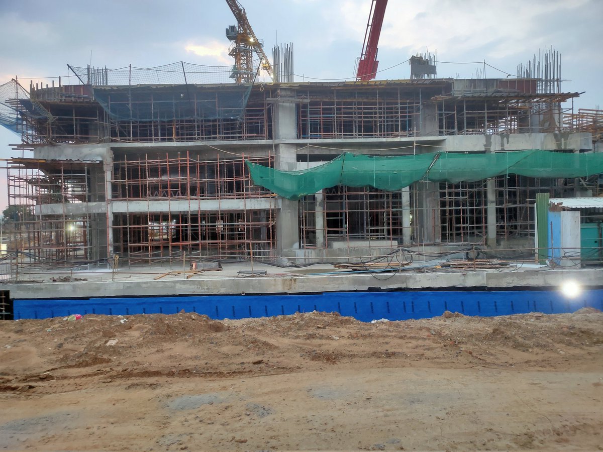 IndexofTN's tweet photo. Current Status of Fintech City in Chennai. It’s a 10 storey structure offering 0.5M built by TIDCO for BFSI Firms #Chennai  🏗️ #InvestInTN. @IndianTechGuide @indianindex @cbdhage 
@SindhuHarih @saattooran 
@MeghUpdates https://t.co/nCwKLNuUgt