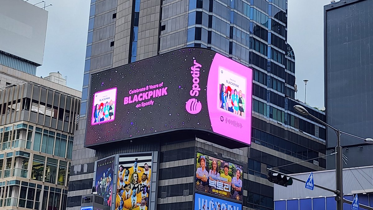 SpotifyKpop's tweet photo. hey BLINKs, did you spot @BLACKPINK in your area? 

#SpotifyxBLACKPINK #8YearswithBLACKPINK https://t.co/TWGBclxMqw