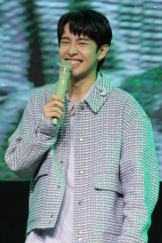 ColorHuePH's tweet photo. 3 of our custom microphones works! 🎤✨
Silver Senneheiser G4 🩶
Glittery blue Shure QLXD2/BETA58a 💙
Pastel green Shure SLXD2/KSM8 💚

#ColorHuePH #SB19 #JoshCullen #StellAjero #JustinDeDios #CustomMicrophones 

📸: @tasha24__ @primusplus @rbls24 https://t.co/xQW9oj8LNv