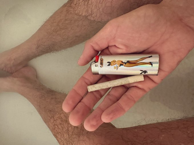 Enjoyed a smoke, a soak and a send.  Snapchat is full of disgusting paypigs.  findom - cashmaster https://t