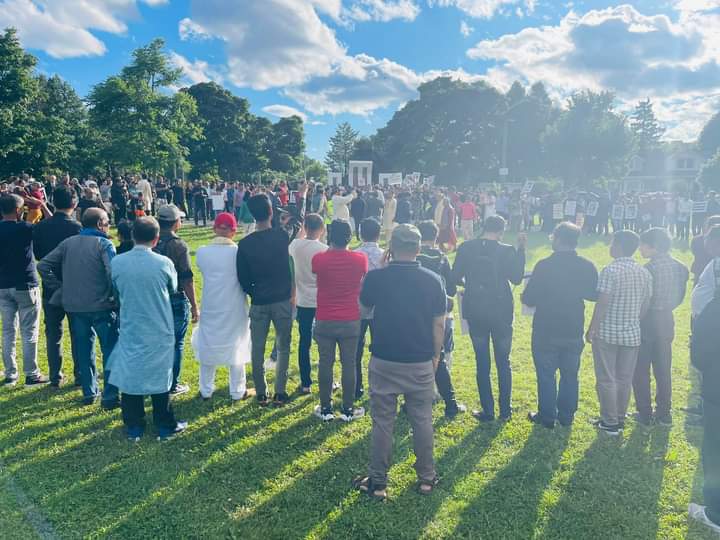 savebdarchieve's tweet photo. Toronto Hindus are in a rally for the justice of Bangladeshi Hindus.
#All_eyes_on_bangladeshi_hindu 
#SaveBanglashiHindus https://t.co/NcqNEr4CVU