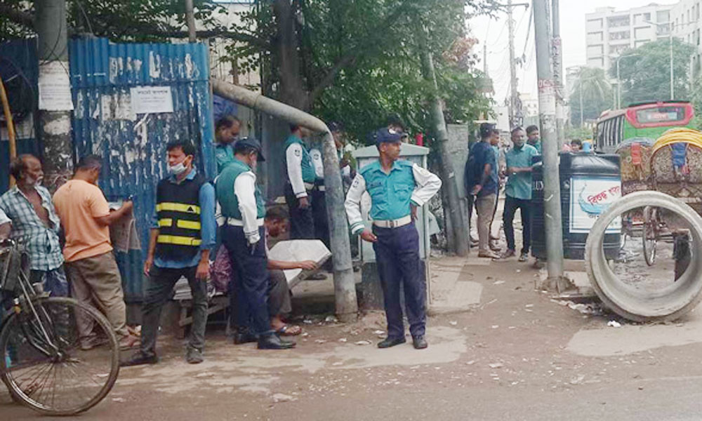 ৬ দিন পর সড়কে ট্রাফিক পুলিশ