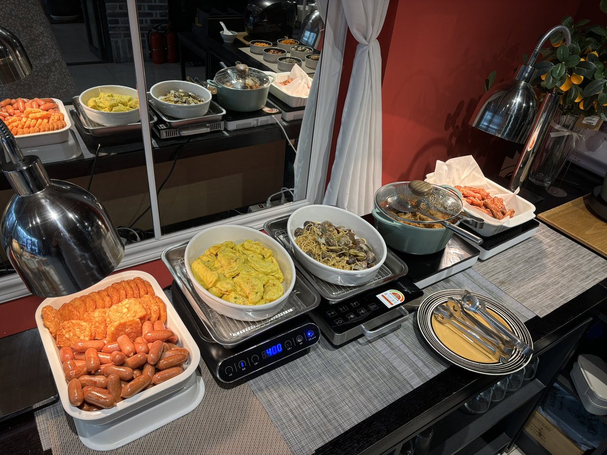 HotelSangu's tweet photo. 상큼한 재철과일과 갓 만든 음식으로 최선의 맛을 무료조식으로 제공하는 상주호텔입니다😁
#오늘의조식: #리코타치즈샐러드 #반숙샐러드 #봉골레파스타 #버팔로윙 #오믈렛 #황태콩나물국
#Breakfast of the day: #ricotta cheese salad #halfboiledsalad #clam pasta #buffalowing #omelette #yellowbean sprouts soup
AUGUST 11, 2024 Today‘s Breakfast 조식뷔페 #잠실상주호텔 #호텔상주 #서울상주호텔 #THESANGJUHOTELSEOUL
#코엑스 #Coex #롯데월드 #LotteWorld, #ロッテワールド, #乐天世界 #KSPO-DOME, #蚕室室内体育館, #서울아산병원 #삼성서울병원 #서울조식호텔