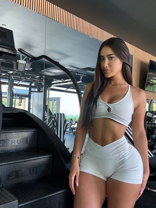 Watch esterbby's leaked NSFW photo on TwXstars