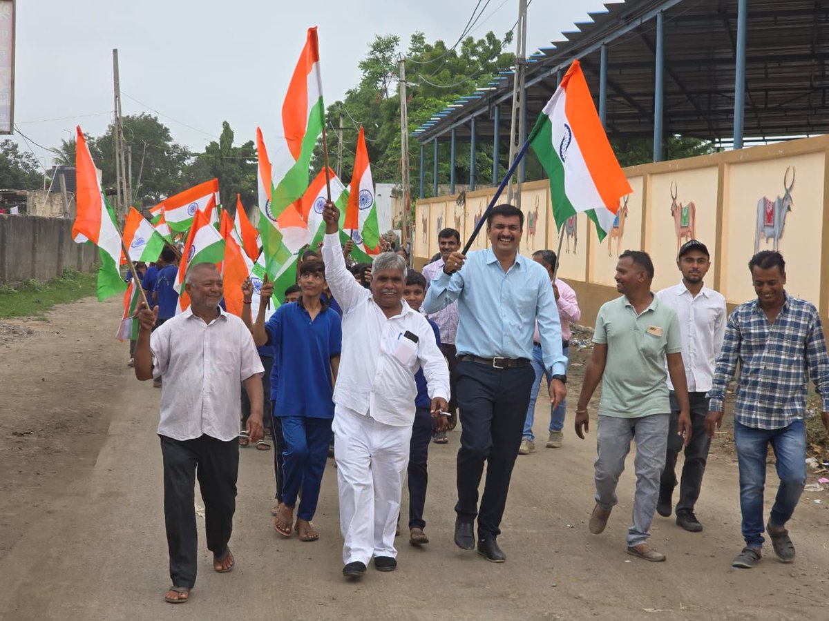 ગળપાદર ગ્રામ પંચાયત  તિરંગા યાત્રા ઉજવણીના ગ્રામ પંચાયત દ્વારા ' હર ઘર તિરંગા કાર્યક્રમ અંતર્ગત પંચાયતના પ્રાંગણમાં તિરંગા યાત્રા  કરાયું હતું.