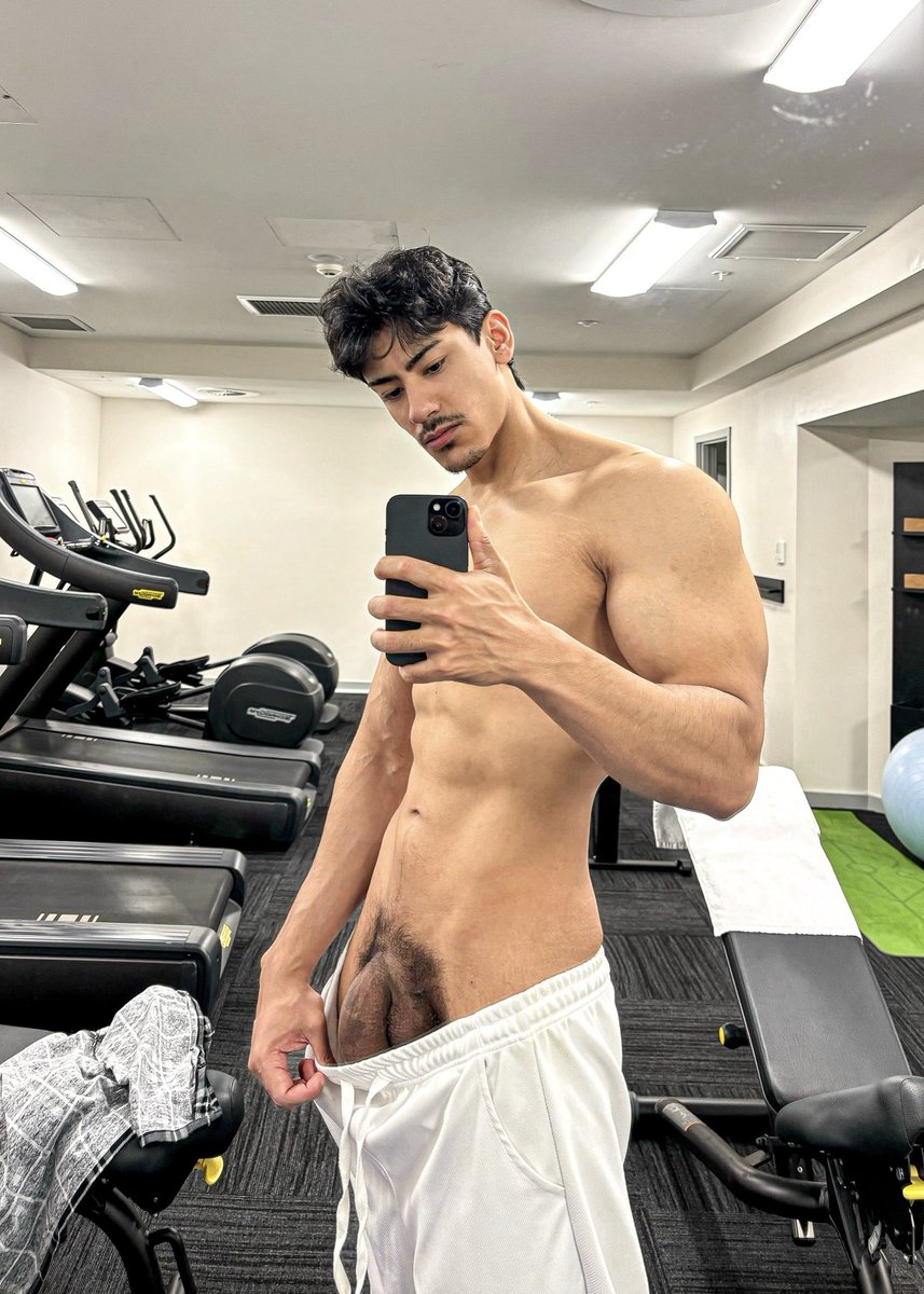 Wanna watch me workout naked ?  #fitness #bigdick #workout #gym

onlyfans.com/brownboynz