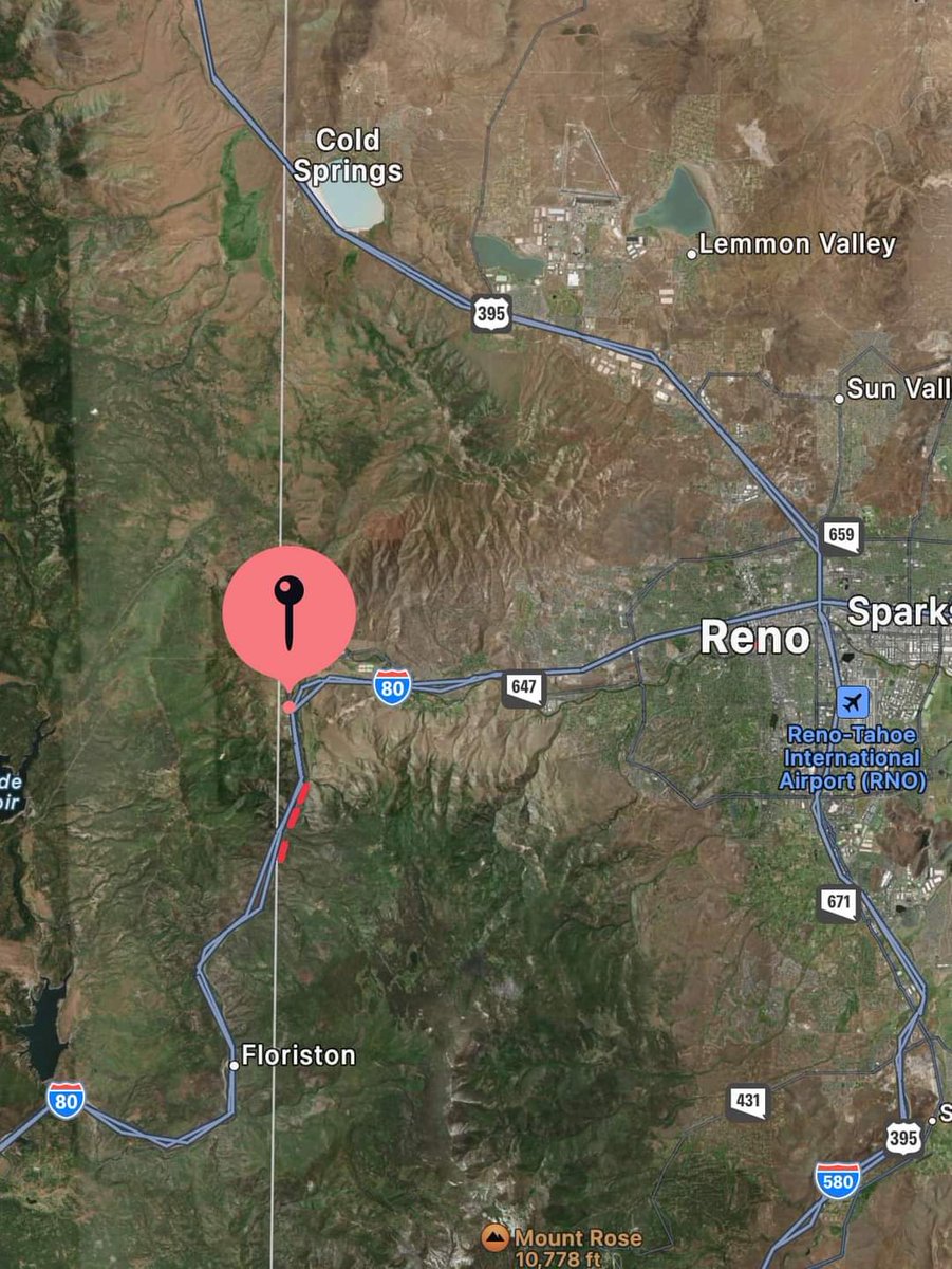 CasimiroMedia's tweet photo. So everything West of Downtown Reno Nevada is no power due to the fire. #QuilicyFire https://t.co/6HurLrrdql