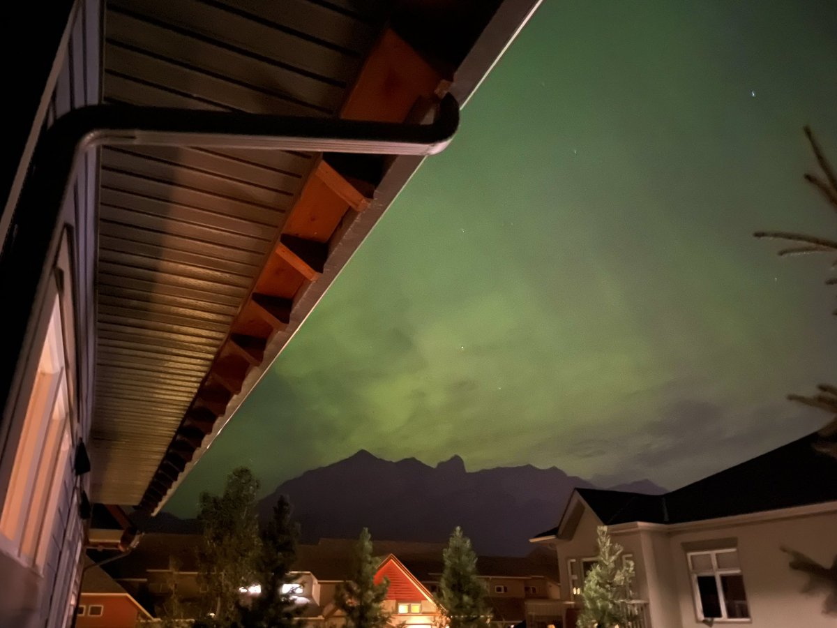 ahberrington's tweet image. Just so happened to be in Canmore #abwx #aurora.