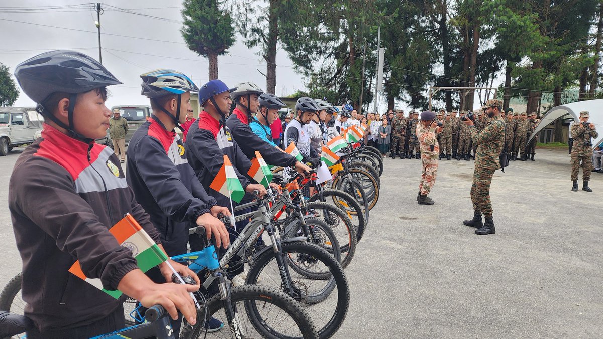 diprotawang's tweet photo. Celebrating @AkamArunachal a #TirangaYatra #cyclerally was flagged off this morning by Commander Tawang Brigade Brigadier VS Rajput.

In Presence of @dctawang Shri Kanki Darang SP Tawang @ThongonWangdi

Officers from @ITBP_official @adgpi and general public from DC office Tawang https://t.co/IucCyGk3ss