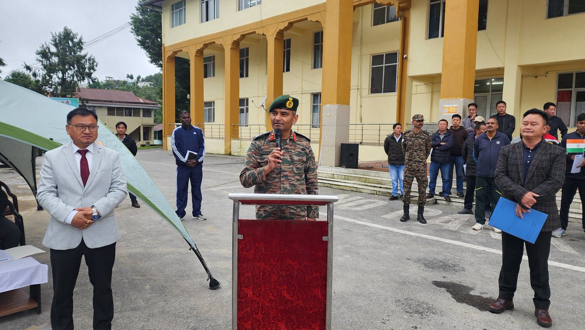 diprotawang's tweet photo. Celebrating @AkamArunachal a #TirangaYatra #cyclerally was flagged off this morning by Commander Tawang Brigade Brigadier VS Rajput.

In Presence of @dctawang Shri Kanki Darang SP Tawang @ThongonWangdi

Officers from @ITBP_official @adgpi and general public from DC office Tawang https://t.co/IucCyGk3ss