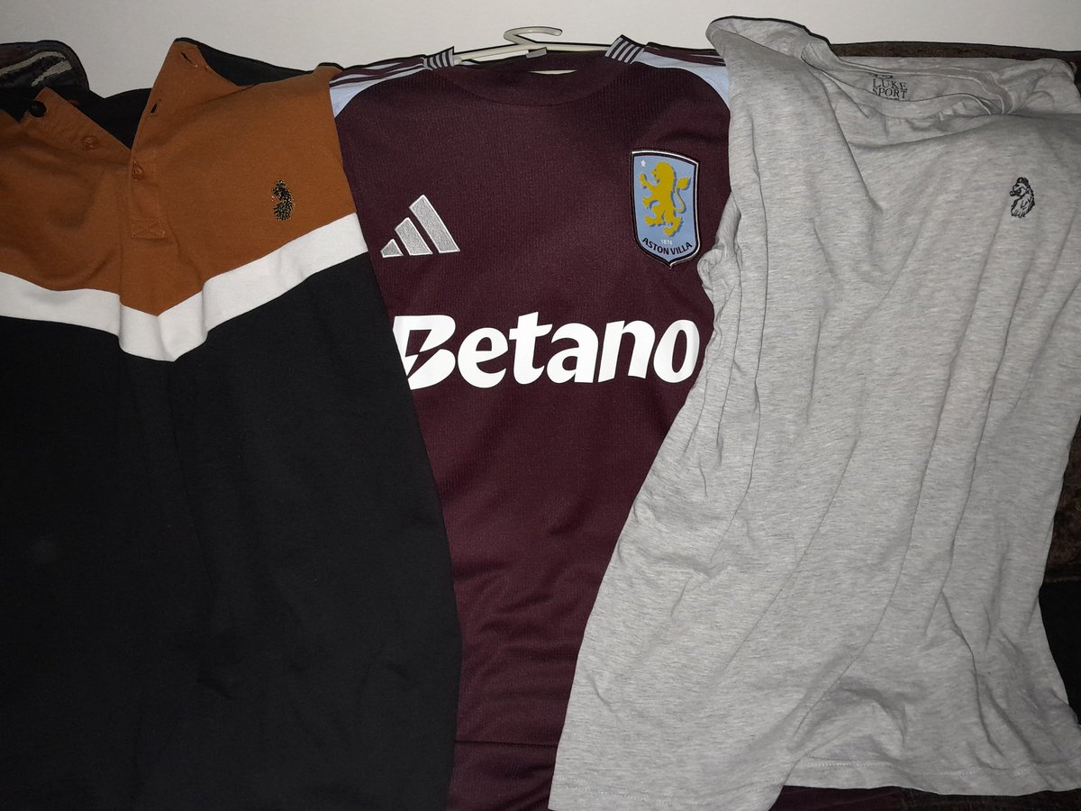 Happy birthday to me
Happy birthday to me
Happy birthday to meeee 
Happy birthday to me....

<a href="/AVFCOfficial/">Aston Villa</a> &amp; <a href="/LukeRoper/">LUKE 1977</a> is the perfect combo for presents 👌
Thanks family 💜💙

#AVFC
#LUKELIFE