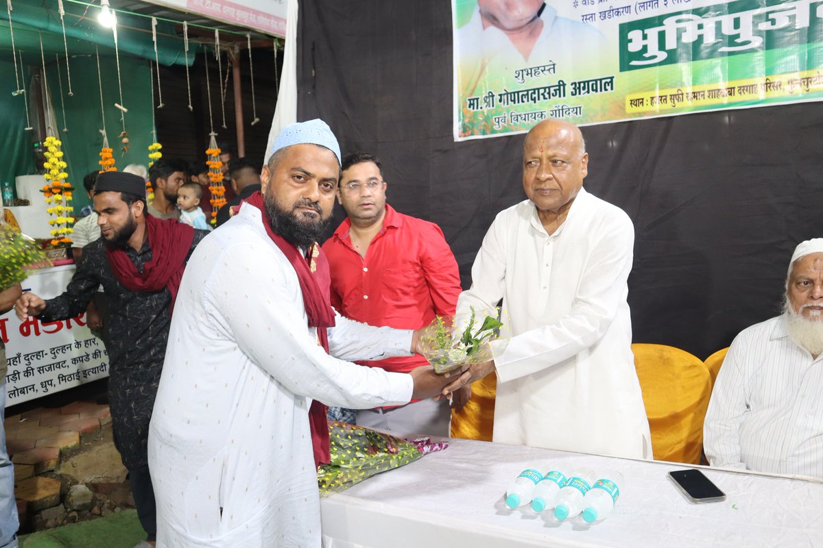 MLAGopalDAgrwal's tweet image. ग्राम फुलचूरपेट में 3 लाख रुपये की लागत से वार्ड क्रमांक 5 में मंजूर तालाब से श्री भांडारकर के मकान तक सड़क निर्माण कार्य का शुभारंभ कार्यक्रम संपन्न हुआ।
#RoadConstruction #ProjectInauguration #VillageDevelopment #InfrastructureGrowth #CommunityProgress #gopaldasagrawal #gondia