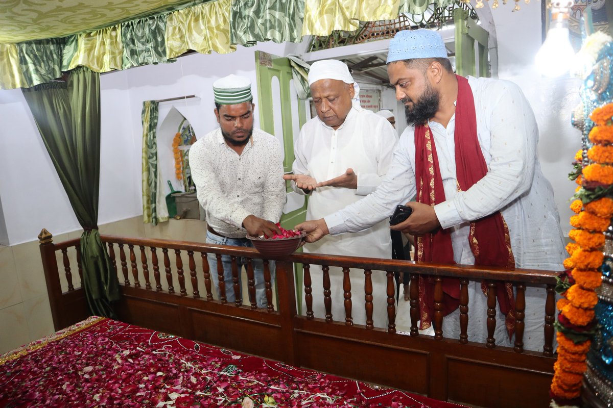 MLAGopalDAgrwal's tweet image. ग्राम फुलचूरपेट में 3 लाख रुपये की लागत से वार्ड क्रमांक 5 में मंजूर तालाब से श्री भांडारकर के मकान तक सड़क निर्माण कार्य का शुभारंभ कार्यक्रम संपन्न हुआ।
#RoadConstruction #ProjectInauguration #VillageDevelopment #InfrastructureGrowth #CommunityProgress #gopaldasagrawal #gondia