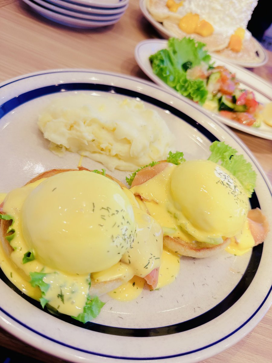 SFJ48's tweet photo. 次女姫ちゃんと
Caffe Time🤙🌺
#caffetime
#ハワイアン
#アロハ
#Eggs ’n Things https://t.co/ht6SejCiSt
