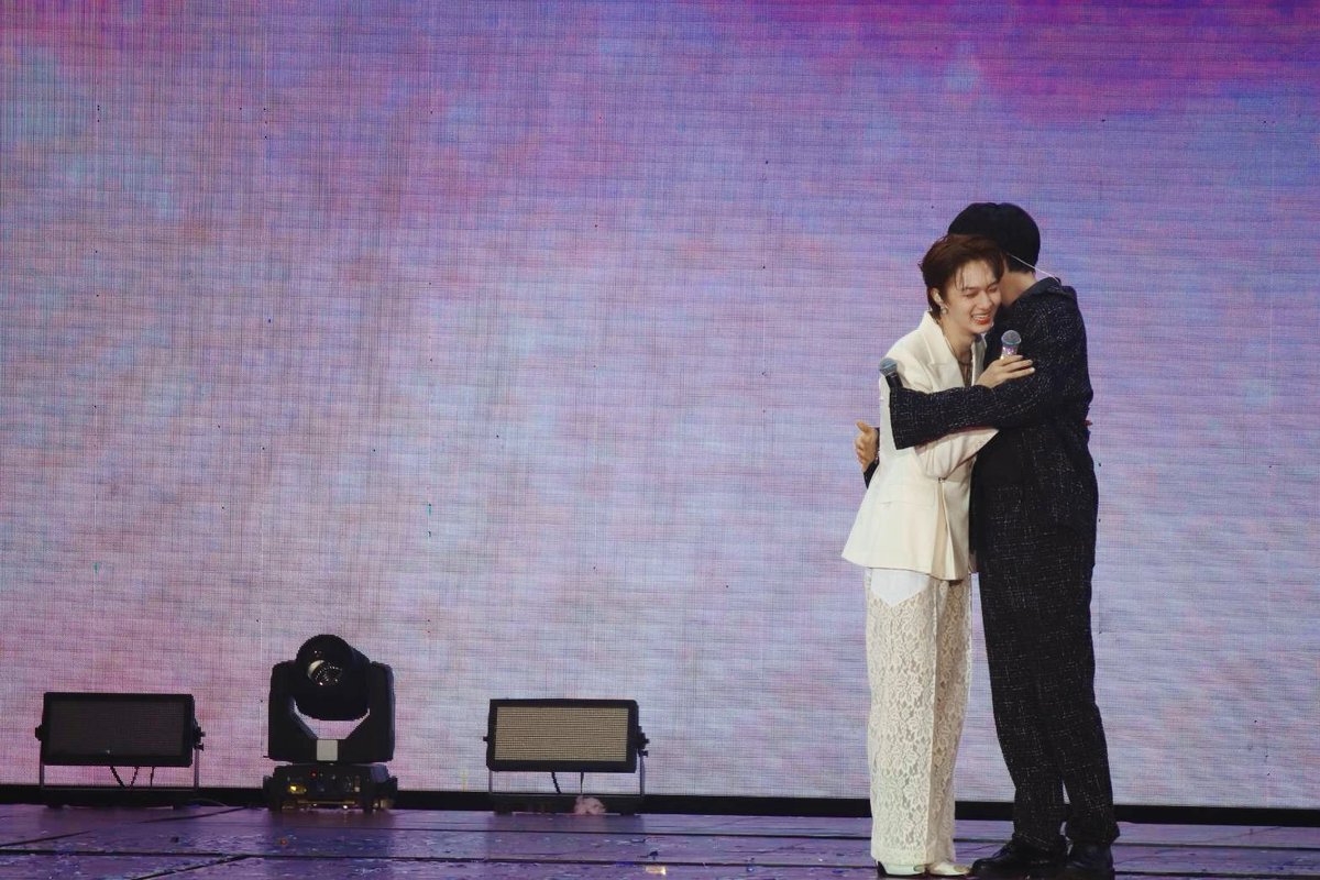 FonsukT's tweet photo. ขอบคุณภาพน่ารักๆ จากแฟนคลับนุนิวที่เก็บมาฝาก THE FANS น่ารักมากกกกกกกกกกก 

❤ @IMAYGINEee 🙏
#THETOYS #NUNEW 
#NuNew1stConcertDay2 https://t.co/2JPC8dn0V7