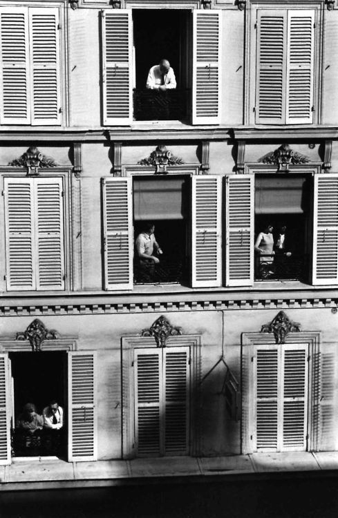 ParisAMDParis's tweet photo. Bonjour. ☕️🥐😊

Édouard Boubat. 
Quartier Latin 
1968. Paris 5e https://t.co/q0mSLY6vK7