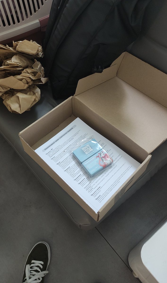 Відвезла вчора нашому лікарю візитівки фонду <a href="/Ratlovers_ua/">Ratlovers</a> , та мої листівки з базою утримання 🩷
Візитівки надрукував за свій рахунок фонд, а з листівками мені допомогли добрі люди