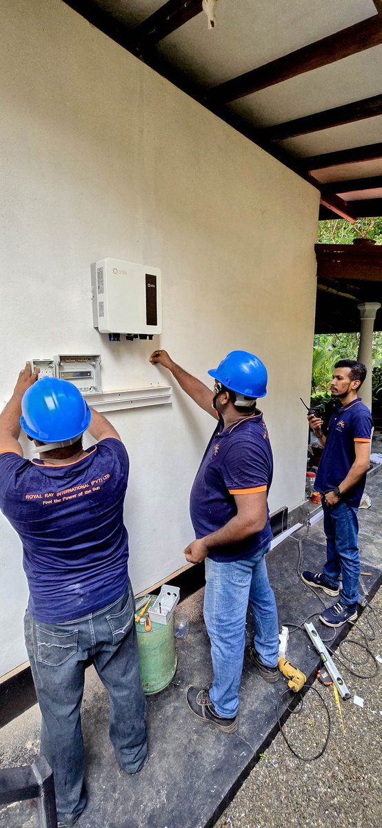Solis_Inverters's tweet photo. #SolisCase in #SriLanka: 🌞🏠 Visit the vibrant home in Habaraduwa, Galle, Sri Lanka, where a 5.8kW solar system spells sustainability.  

🛠️ Watch as installers bring it to life with our compact, high-power 𝐒𝟔-𝐆𝐑𝟏𝐏(𝟐.𝟓-𝟔)𝐊-𝐒 inverter, generating 700+ units monthly.  

📚 For insights and inquiries, head over to our [https://t.co/KqiCLy6y86].  Thanks to Royal Ray International PVT Ltd for this green initiative!

Solis: The World's 3rd Largest PV Inverter Manufacturer  

#SolisInverter #SolarEnergy #EnergyTransition #Sustainability