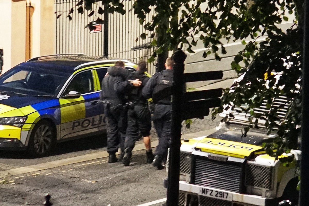 Dean McLaughlin (@dean_journalist) on Twitter photo I'll have the latest about what happened in Derry on Sat night on <a href="/BBCRadioFoyle/">BBC Radio Foyle</a>'s North West Today after 8am and on #GoodMorningUlster on <a href="/bbcradioulster/">BBC Radio Ulster</a>.
10 officers were injured after being attacked with petrol bombs, fireworks and rocks. <a href="/BBCNewsNI/">BBC News NI</a>
Pic: <a href="/nathanedgaar/">Nathan Edgar</a> I'll have the latest about what happened in Derry on Sat night on <a href="/BBCRadioFoyle/">BBC Radio Foyle</a>'s North West Today after 8am and on #GoodMorningUlster on <a href="/bbcradioulster/">BBC Radio Ulster</a>.
10 officers were injured after being attacked with petrol bombs, fireworks and rocks. <a href="/BBCNewsNI/">BBC News NI</a>
Pic: <a href="/nathanedgaar/">Nathan Edgar</a>