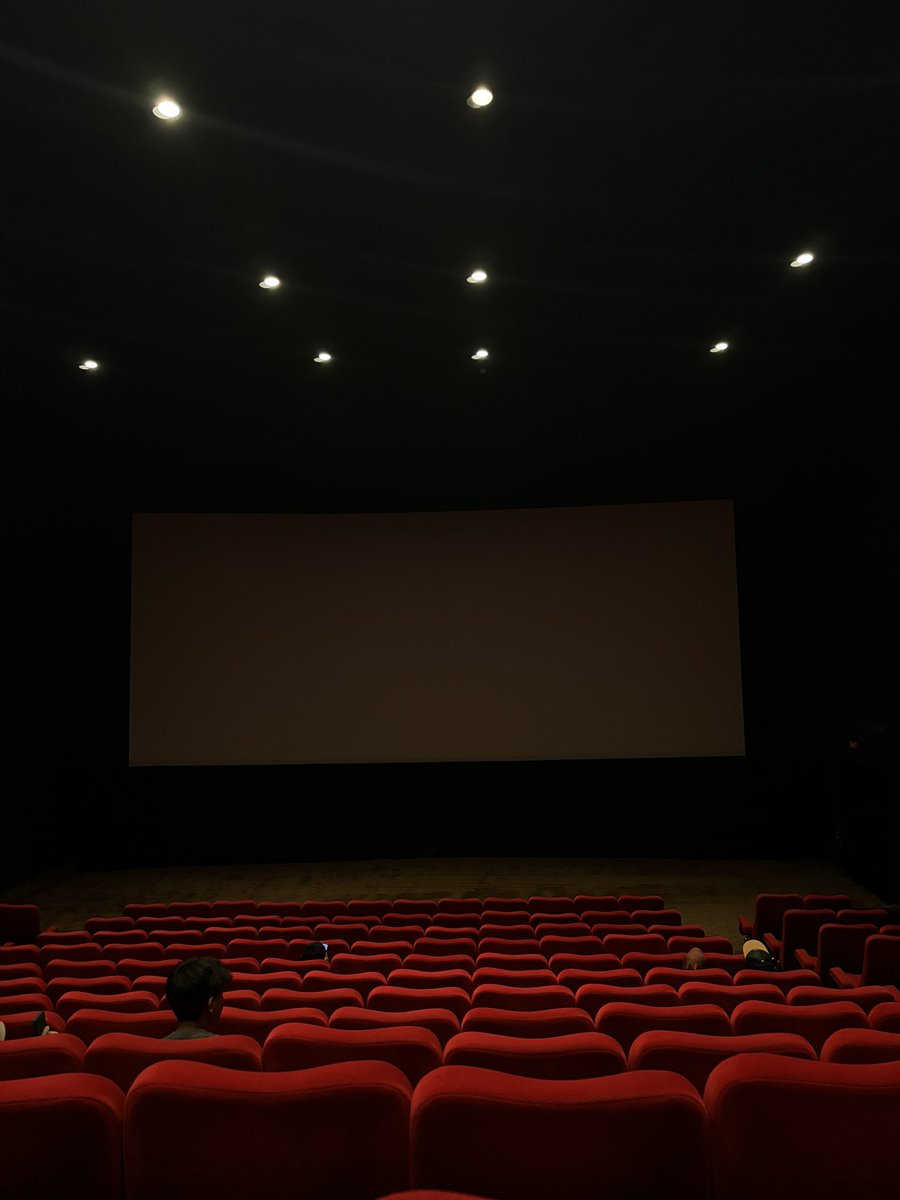 Popcorn in hand, a sweet someone by my side, and the perfect movie night ahead 🍿🥤
There’s nothing better than sharing these moments with you ❤️✨