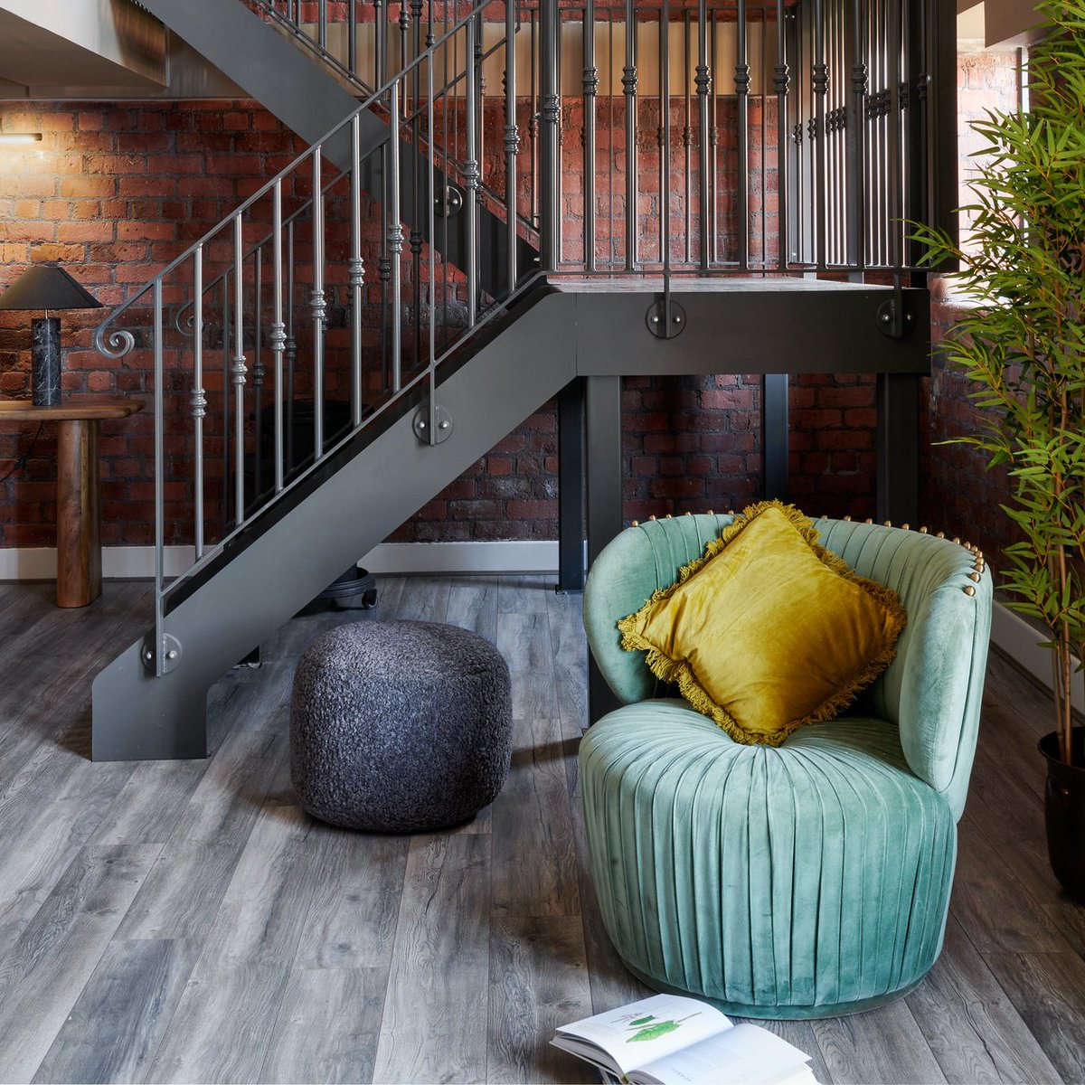 StanleyDock's tweet photo. Colourful cushions - a great way to transform your Tobacco Warehouse home, adding a burst of colour or changing up the texture..

Visit the show apartment by @natalieholden__ at Tobacco Warehouse for inspiration
#TobaccoWarehouse #InteriorDesign #SoftFurnishings #colour #cushions https://t.co/wcMmD7EwPB