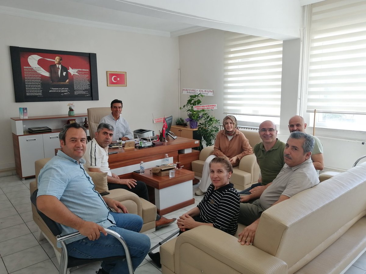Halk Eğitimi Merkezi Müdürü Süreyya KILIÇ, Müdür Yrd. Ahmet bey, Vedat bey, Süleyman Demirel Lisesi Md. Yrd. Aysuhan hanım, Mebbis Yöneticilerimiz Bilal hocam, İbrahim hocam ve Melehat hanım hayırlı olsun ziyerine geldiler. Hepsine çok teşekkür ediyorum. Iyiki varsınız..