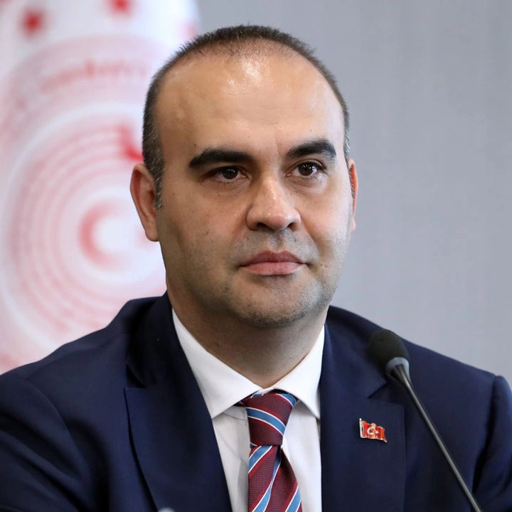 bpthaber's tweet photo. Sanayi ve Teknoloji Bakanı Kacır: Yeni marka yatırımlarını Türkiye'ye çekmeyi amaçlıyoruz. https://t.co/spKSPI0j9r