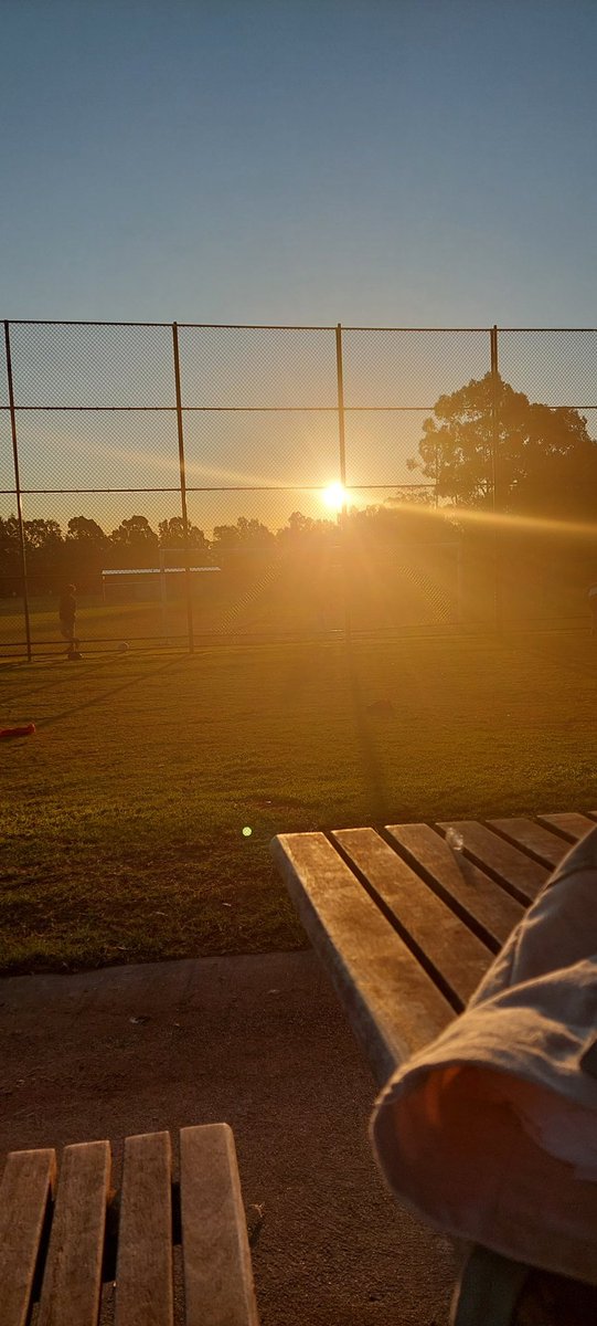 ItsJustEndless1's tweet photo. Let the sunshine warm your heart 🌞☀️

#sun #SunsetxVibes #sunset #SunsetSunday #photography #sunsetphotography #photographylovers #PhotographyIsArt #sunshine #mondaythoghts #NatureBeauty #NatureBeauty #naturephoto #NaturePhotography #naturalart #NatureInspired #NatureInspiration https://t.co/WvEvOGgeg2