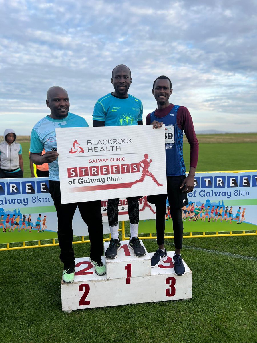 A very special evening <a href="/StreetsofGalway/">Streets of Galway 8k</a> on Saturday! Smiles all round 🤩

Thanks to Galway City Harriers &amp; <a href="/SanctuaryRunner/">Sanctuary Runners Ireland</a> for supporting our members seeking sanctuary to participate in this event 💙
